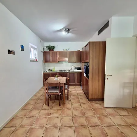 Trilo Rosa Con Giardino, Aria Condizionata E Posto Auto * Marcelli